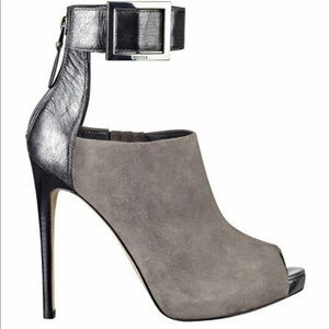 NEW! GRAY MULTILEATHER GUESS SHILVY PLATFORM HEELS