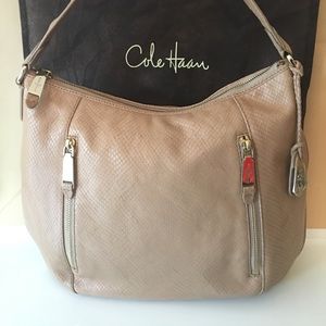 ⭐️COLE HAAN ROOMY HOBO BAG 💯AUTHENTIC ⭐️COLE HAAN ROOMY HOBO BAG 💯AUTHENTIC