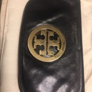 Tory Burch Black Clutch Gold logo