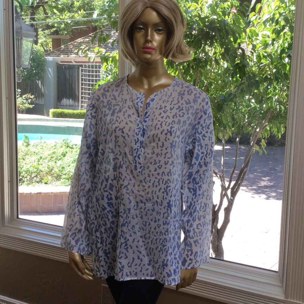 Super cute printed blouse