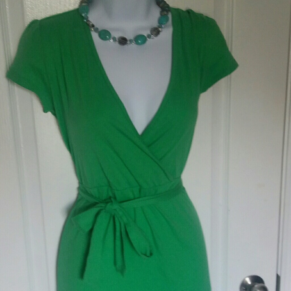 Green Short Sleeved Dress, Low cut, Belted, LG