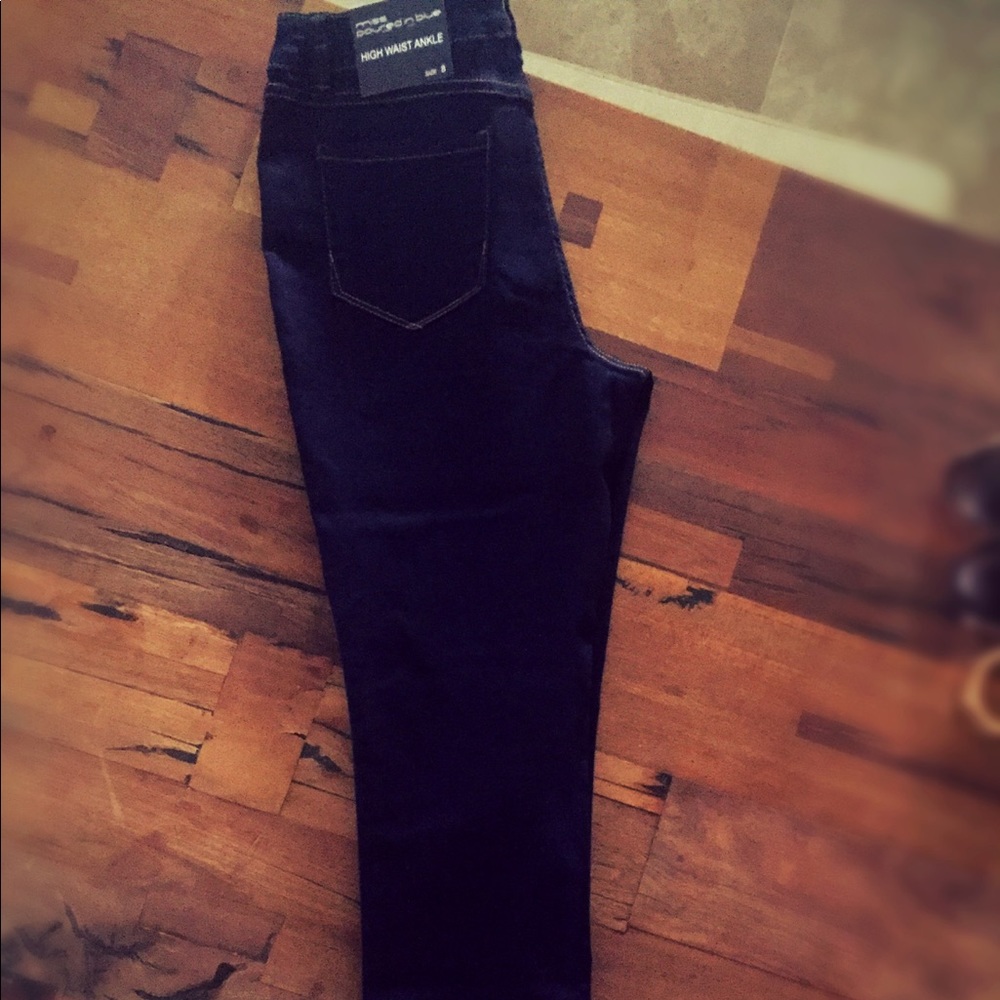 SOLD🆕 Miss Poured In Blue Jeans 💕