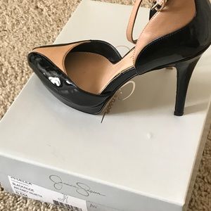 Jessica Simpson pumps