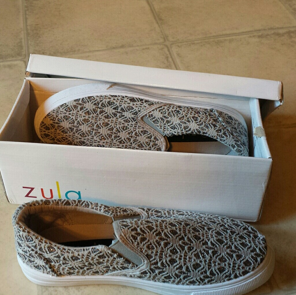 Brand New Zula size 8 shoes!