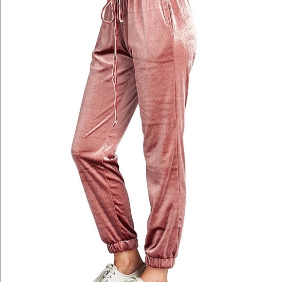 Pink Crushed Velvet Jogger sweatpants - Picture 4 of 5