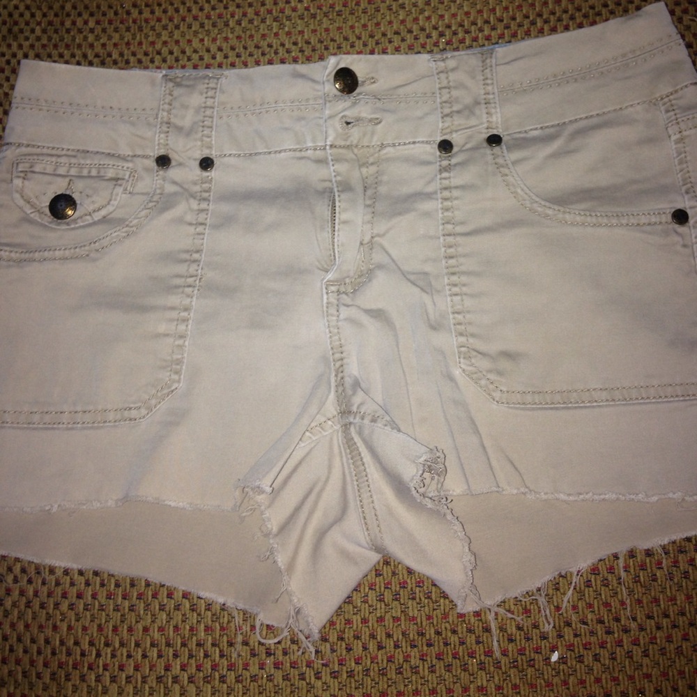 ~*ONESOLE*~Cute khaki women's size 8 cutoff shorts