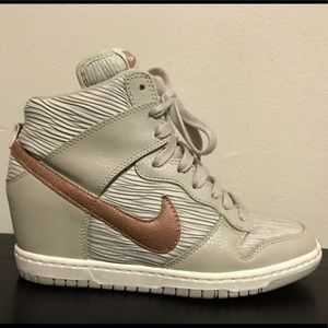 Women's Nike Dunk Sky Hi Wedge Shoe - size 8