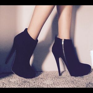sexy booties !
