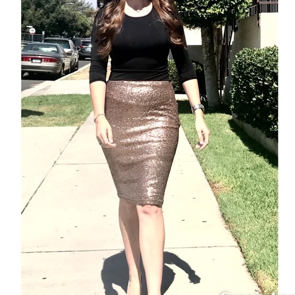 ✨BRONZE SEQUIN PENCIL SKIRT✨ - Picture 2 of 4