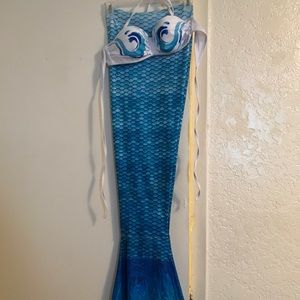 Swimmable mermaid costume