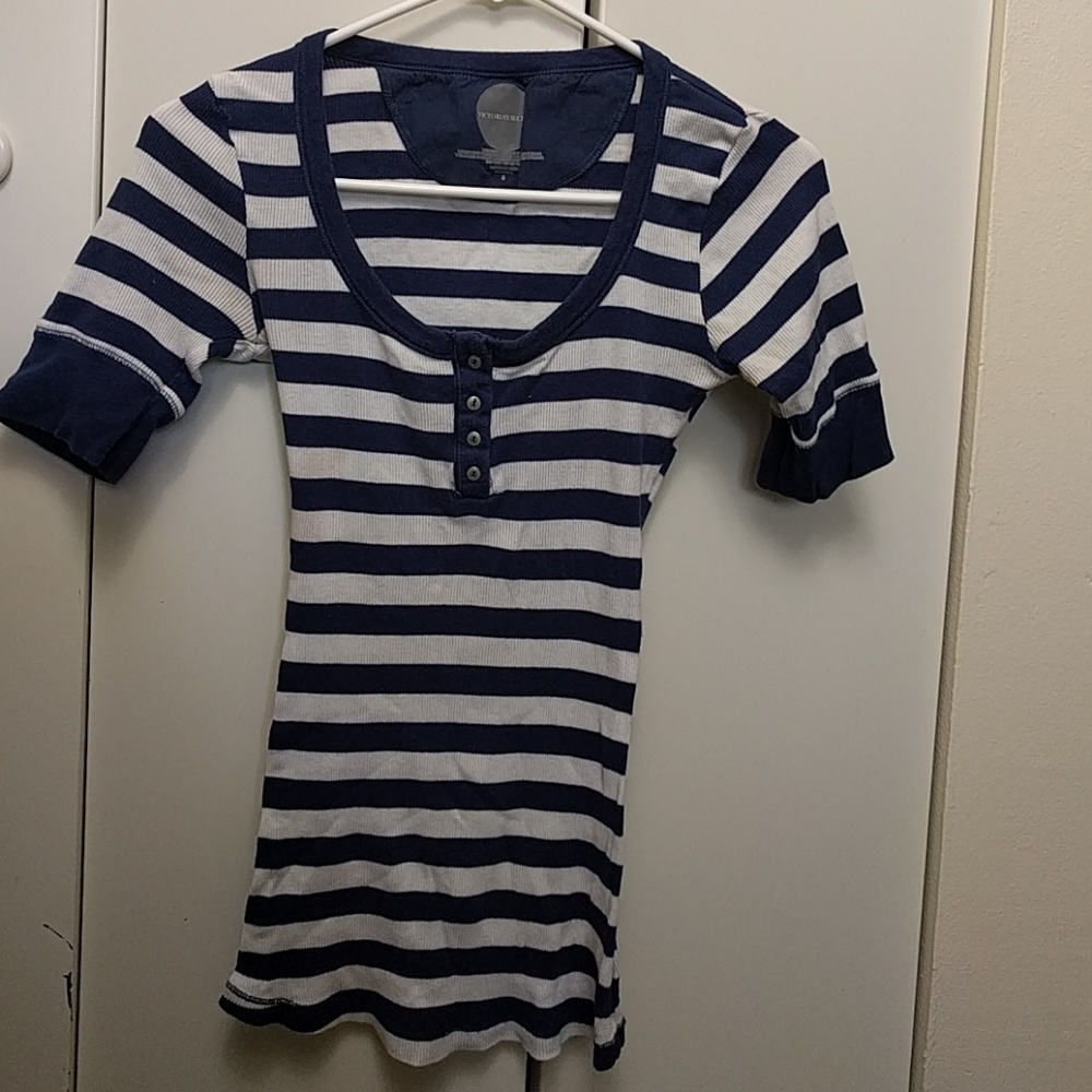 🚫SOLD GAVE AS FREE GIFT 🚫Cute shirt