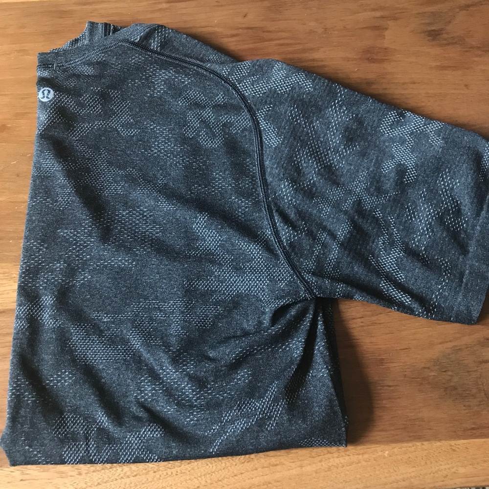 Metal vent tech Short sleeve.