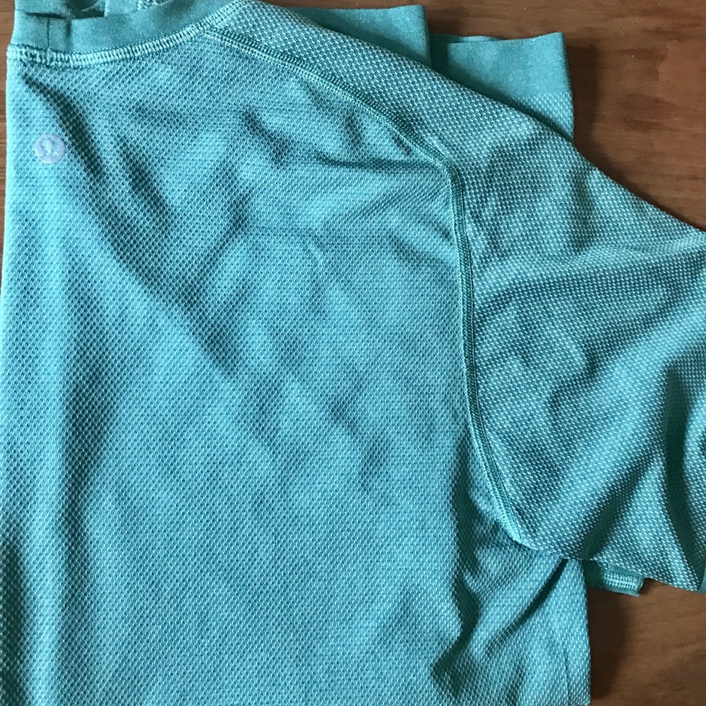 Short sleeve metal vent tech shirt