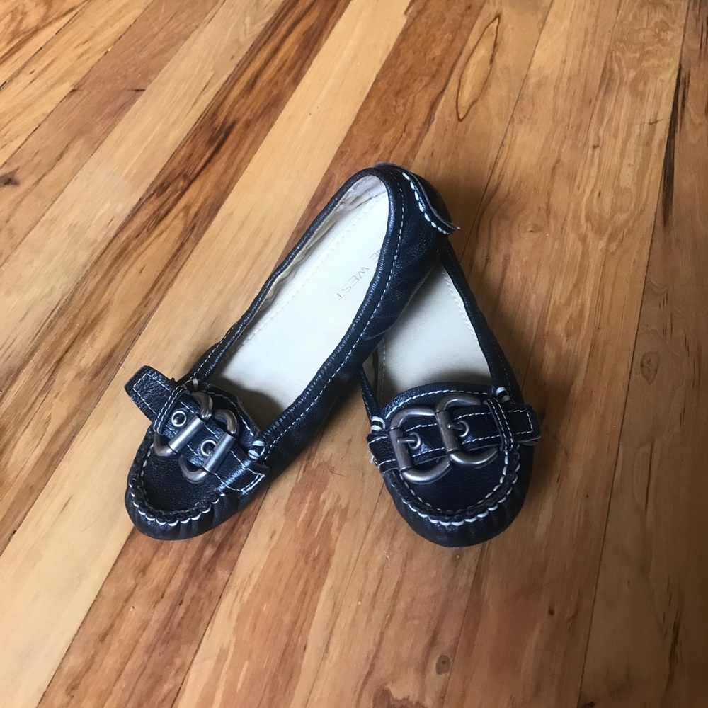 Black leather Nine West flats