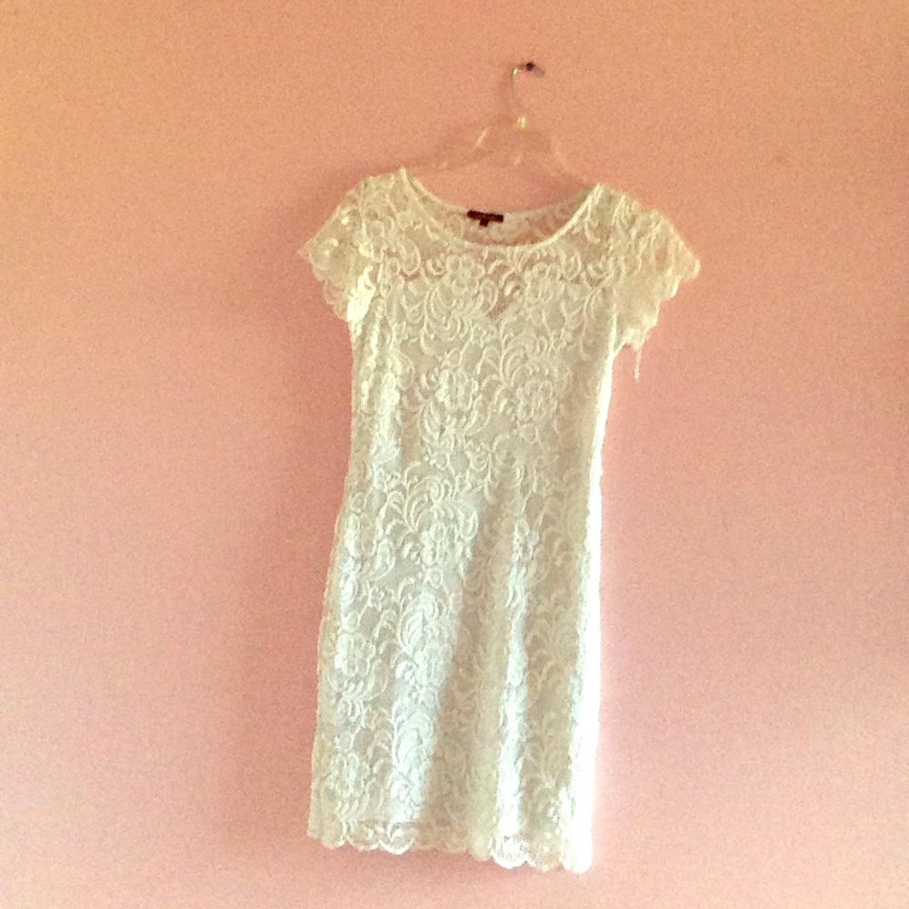🌸BODY CON LACE WHITE DRESS🌸