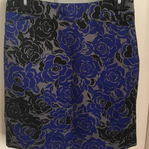 Banana Republic Size 2 Floral Mini Skirt - Picture 1 of 2