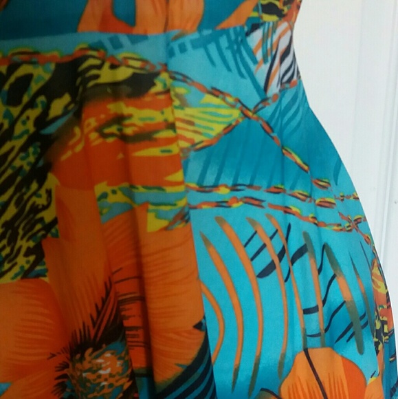 Beautiful Summer Beach Party Dress, Backless - Picture 3 of 4