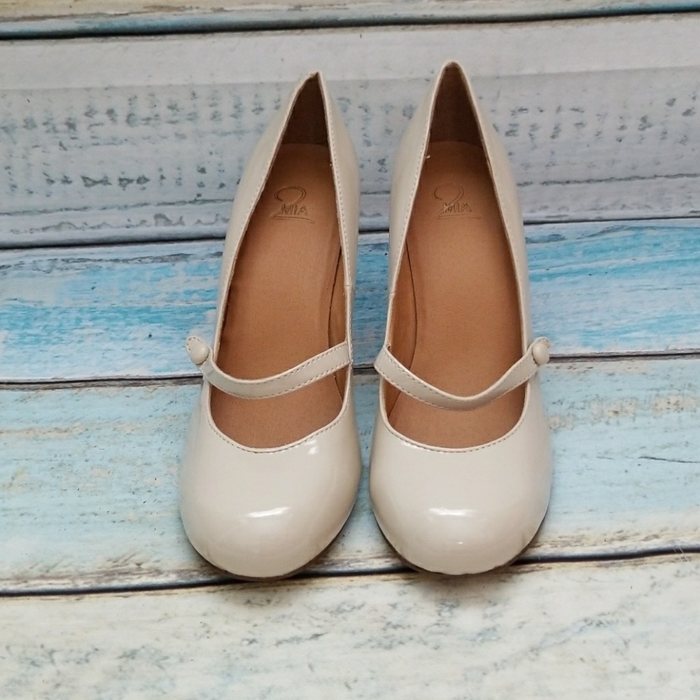 MIA Mary Jane Heels Cream 7 Patent/Shiny 'Amy' NEW