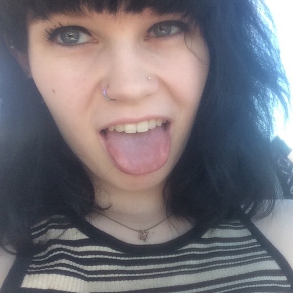 Meet your Posher, Haleigh - Picture 2 of 4