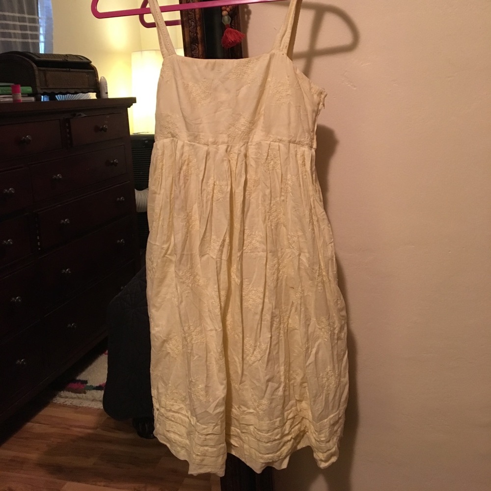 Light yellow gap sundress