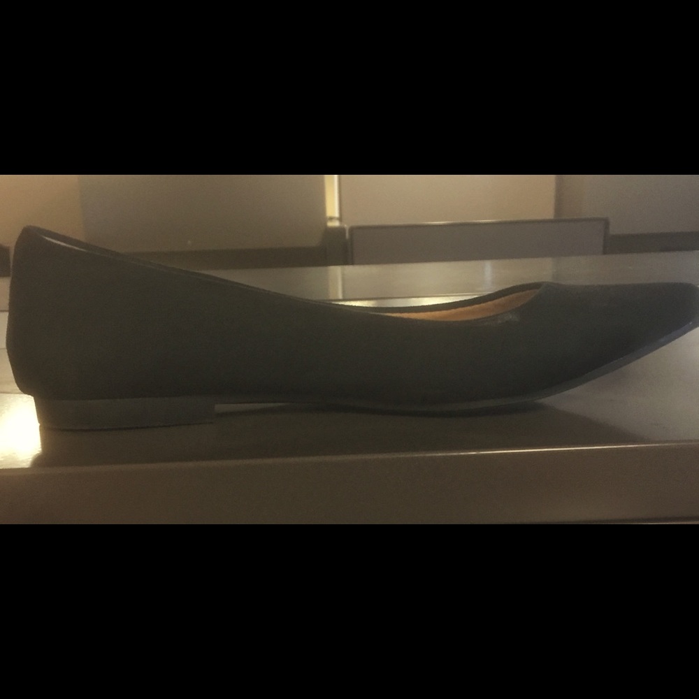 Pointed Toe Flats - Picture 2 of 3