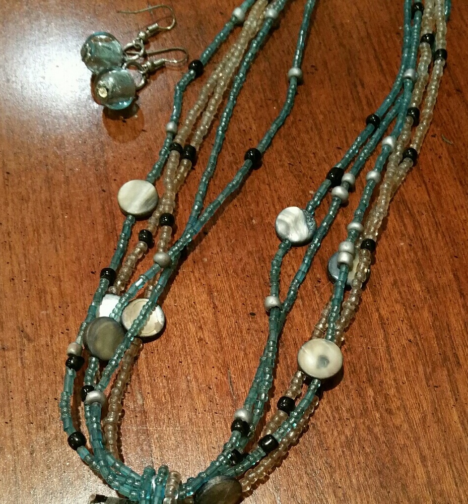 Beautiful Necklace & Matching Earrings - Picture 6 of 6