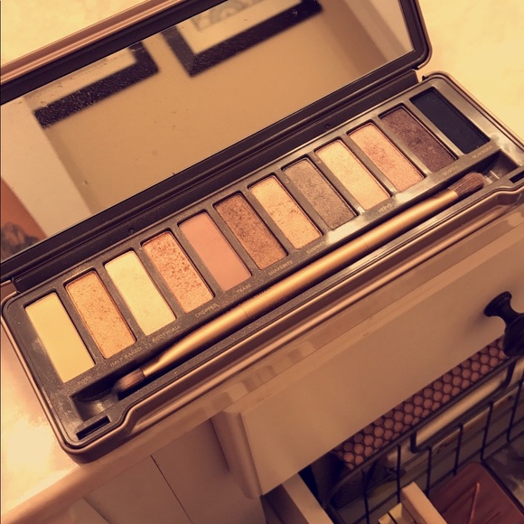 Authentic Naked 2 - Picture 1 of 4