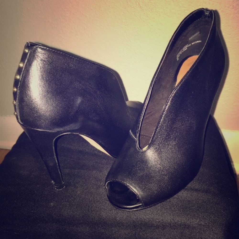 Halogen Black Leather Booties