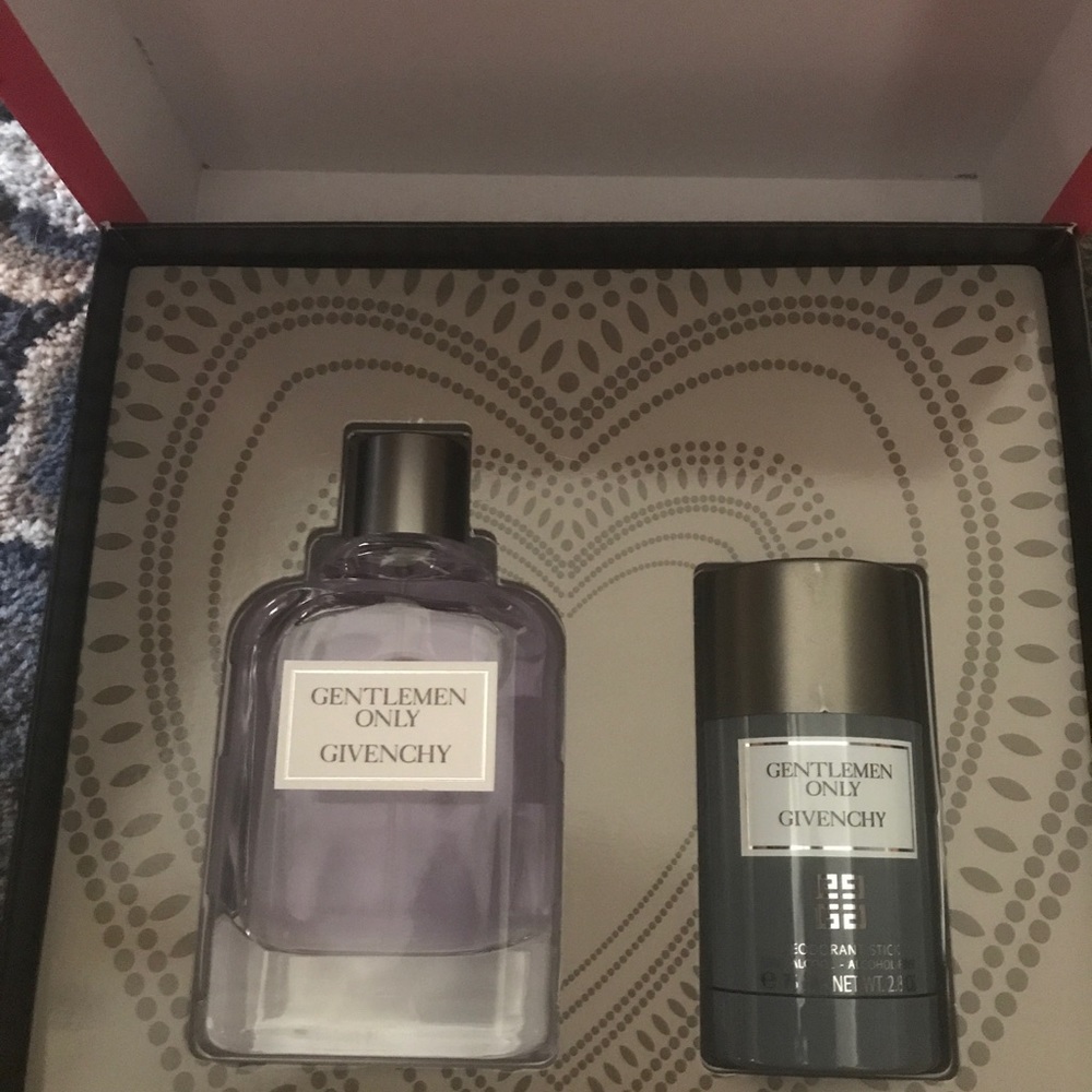 Givenchy Gentlemen Only men's fragrance gift set