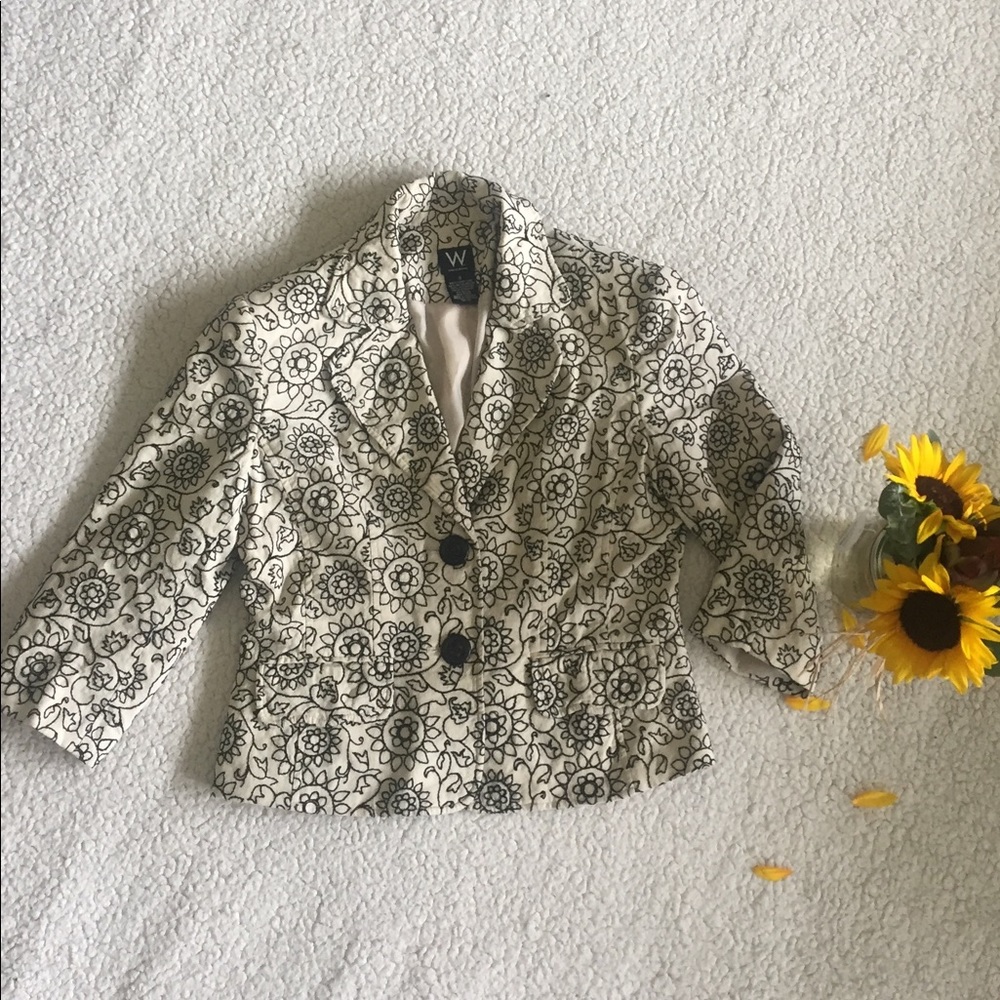 Worthington black and white embroidered blazer!