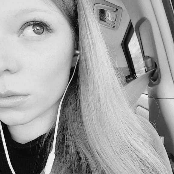 Meet your Posher, Logan - Picture 3 of 4