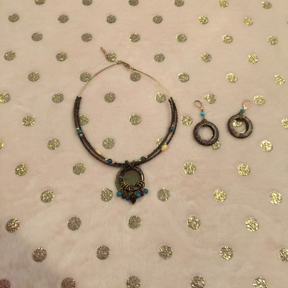 Like new earrings and necklace set!