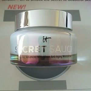 It Cosmetics Secret Sauce moisturizer