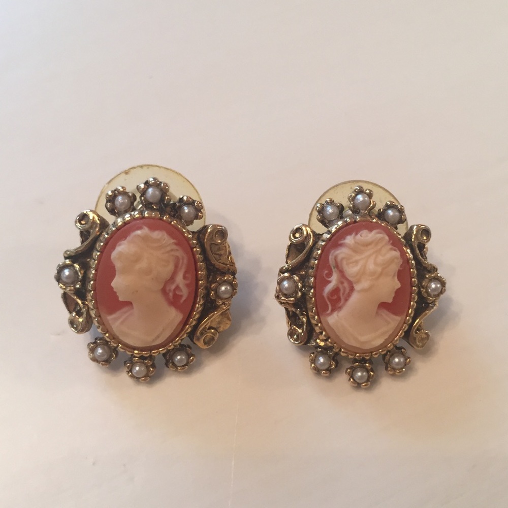 Vintage Cameo Earrings