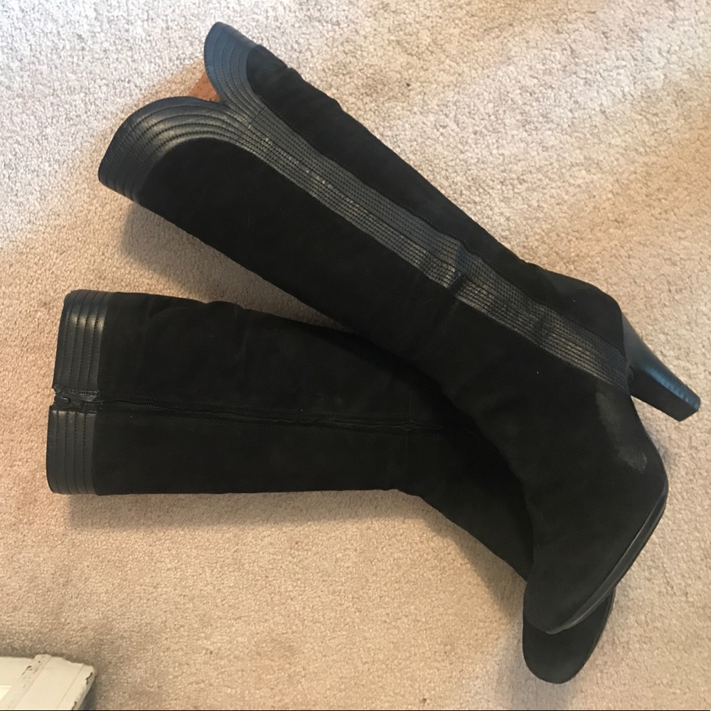 Black heeled boots