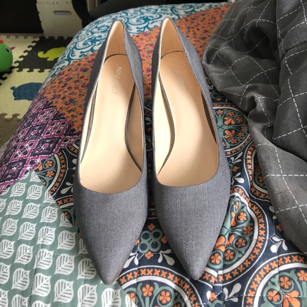 Brand new Nine West 9.5 gray chambray pumps