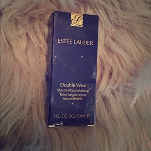 Estée Lauder double wear liquid foundation 1N1