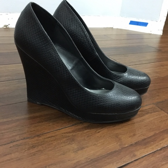 Fergalicious black wedges Size 8.5 - Picture 2 of 4