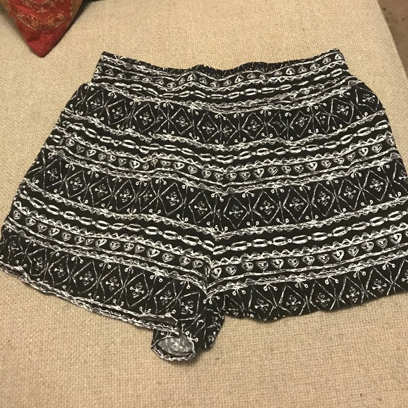 Tribal Shorts LA Hearts - Picture 1 of 1