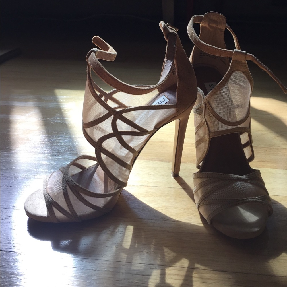 EUC Steve Madden nude strappy look heels