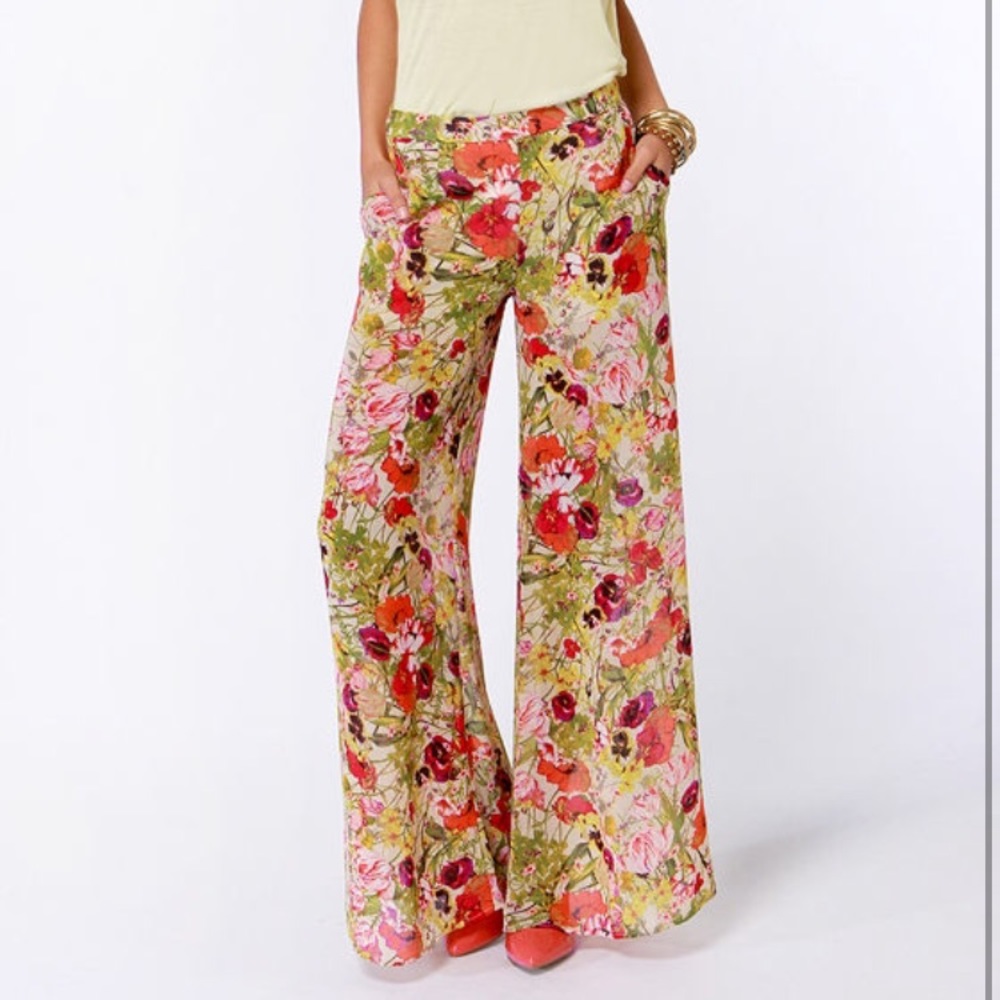 ❌sold❌ Lulus floral wide leg pants from Lush- s