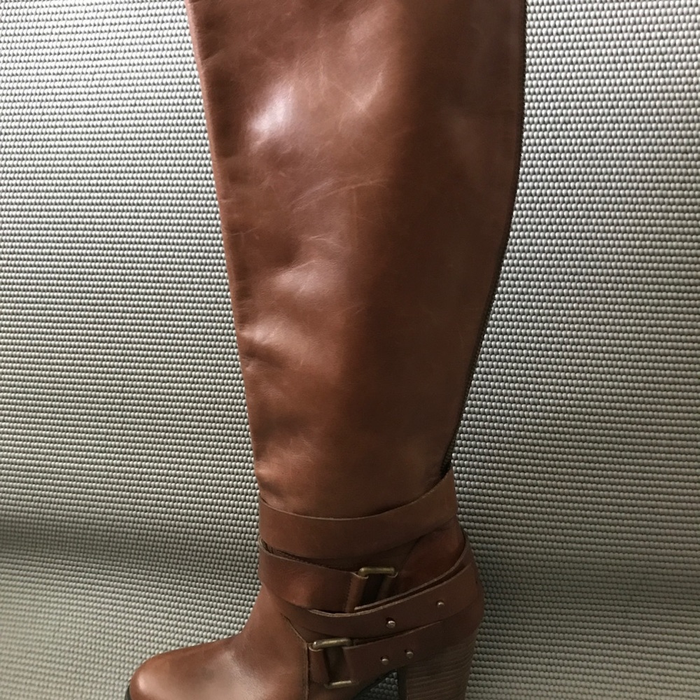 Boots - Picture 2 of 8