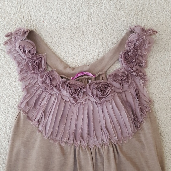 Tank top with decorative rose edges - Picture 2 of 3