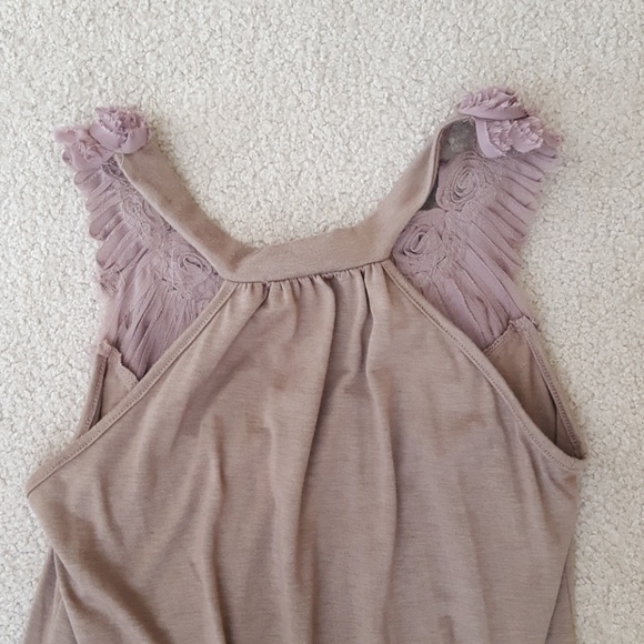 Tank top with decorative rose edges - Picture 3 of 3