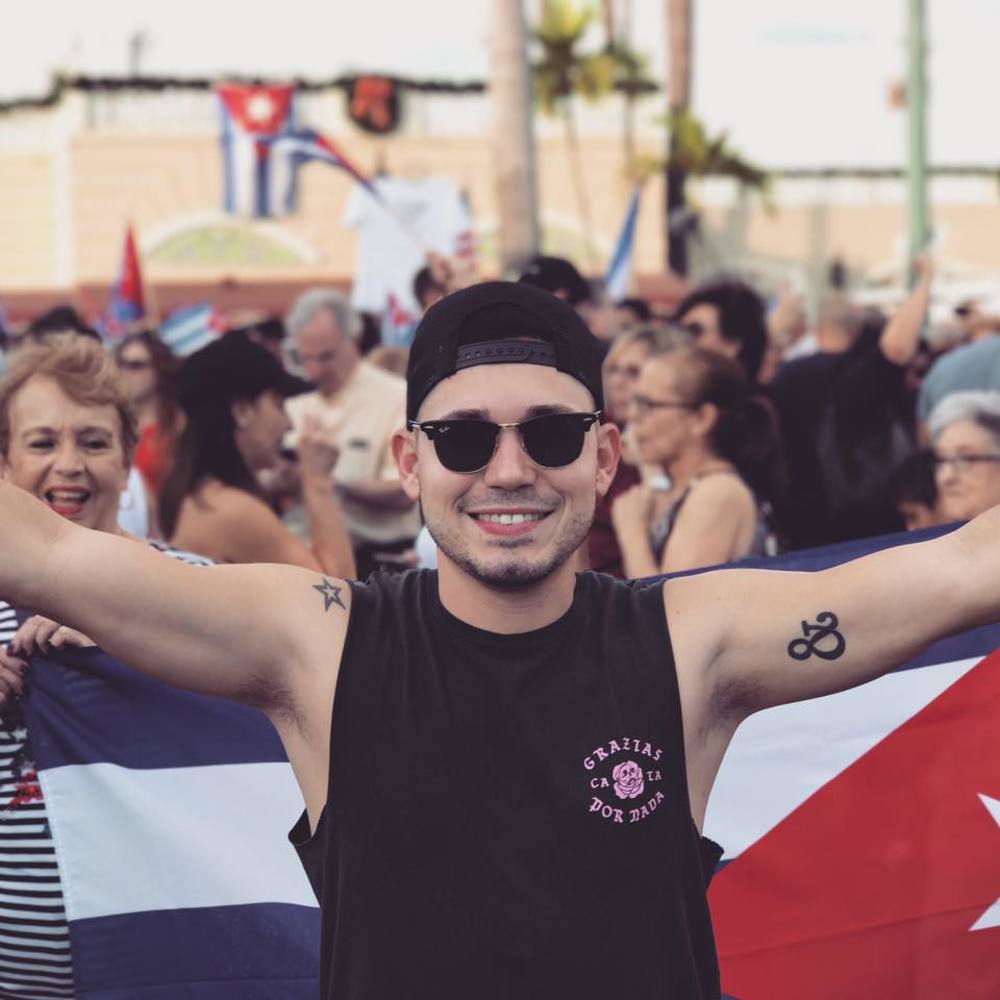 Meet your Posher, Victor