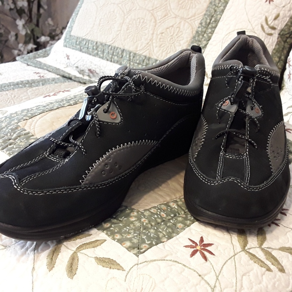 GH BASS WOMENS SUEDE BLACK/GRAY SHOES SIZE 6.5
