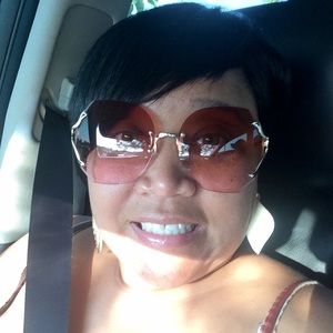 Meet your Posher, Saretha