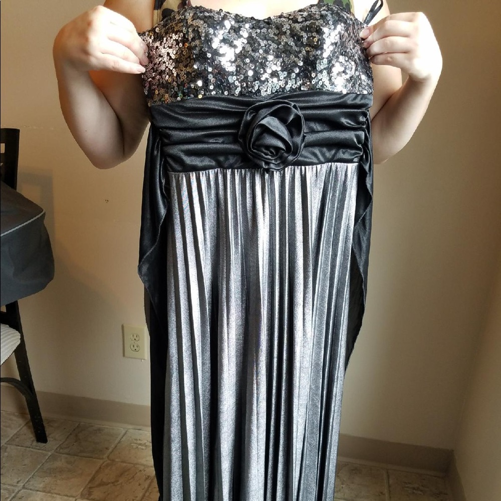 Prom Dress - Picture 2 of 4