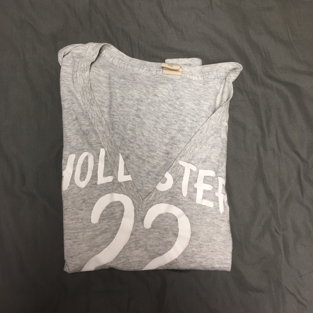 Hollister vneck-medium