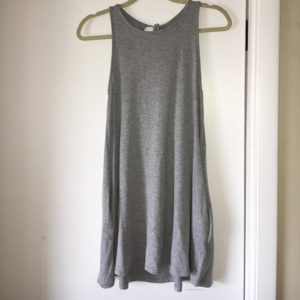 Grey dress with pockets and peep hole back